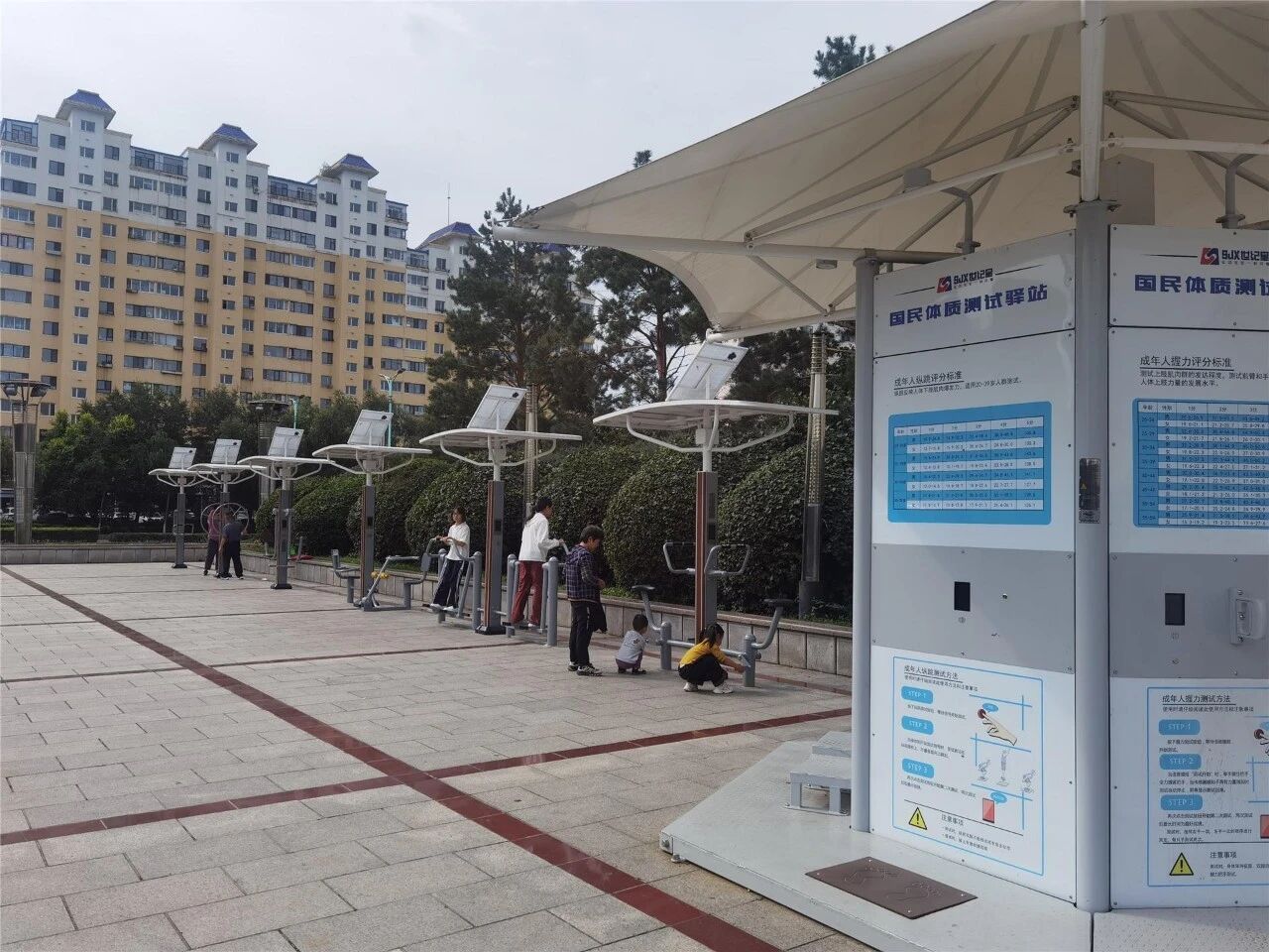乌兰浩特市：科技赋能全民健身 智能器材点亮群众健康生活